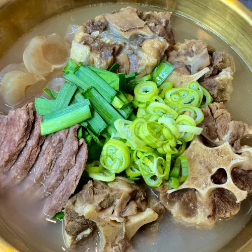 꼬리곰탕 Oxtail Soup
